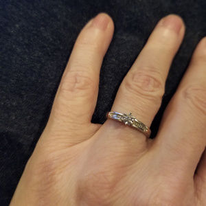 10 Karat White Gold w/Small Diamond Wedding Ring